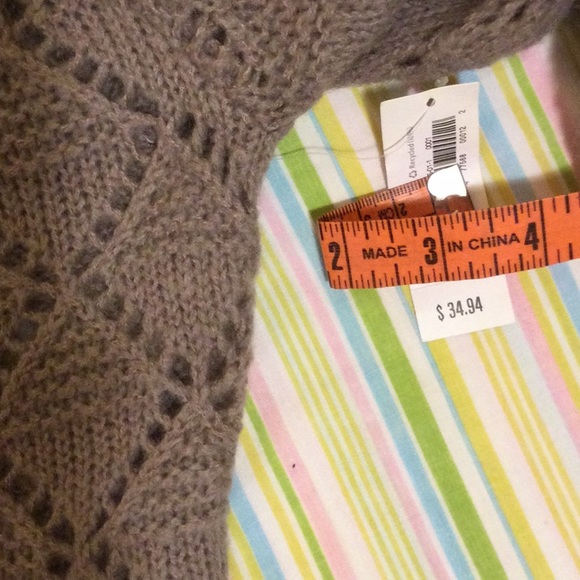 Beautiful knit Sweater By Old Navy - Picture 6 of 11